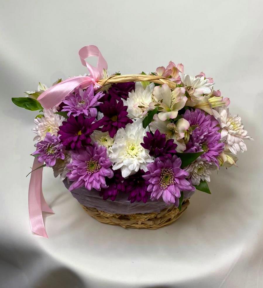 Цветочная композиция из Хризантемы и Альстромерии в корзине в Рыболово