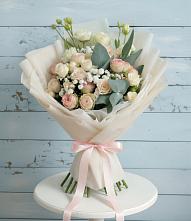 Букет цветов из:  Розы и Лизиантусы в Рыболово