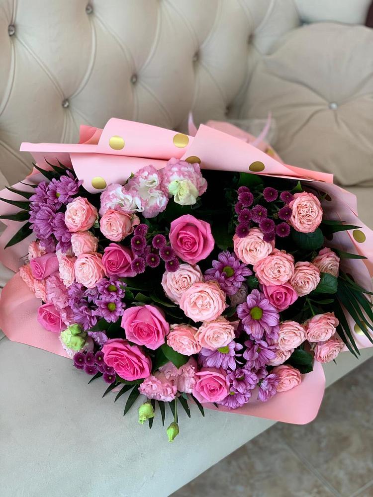 Букет цветов из: Хризантемы, Розы и Лизиантусы в Рыболово