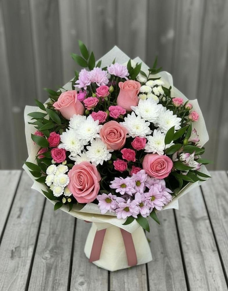 Букет цветов из: Альстромерии, Гвоздики, Розы и Хризантемы в Рыболово