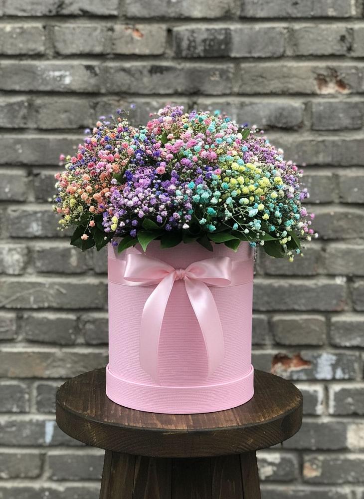 Цветочная композиция из Гипсофила и Розы в шляпной коробке в Рыболово