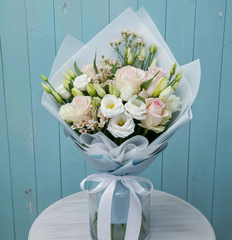 Букет цветов из: Розы и Лизиантусы в Рыболово