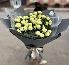 Букет Белые кустовые розы Солинеро в Рыболово