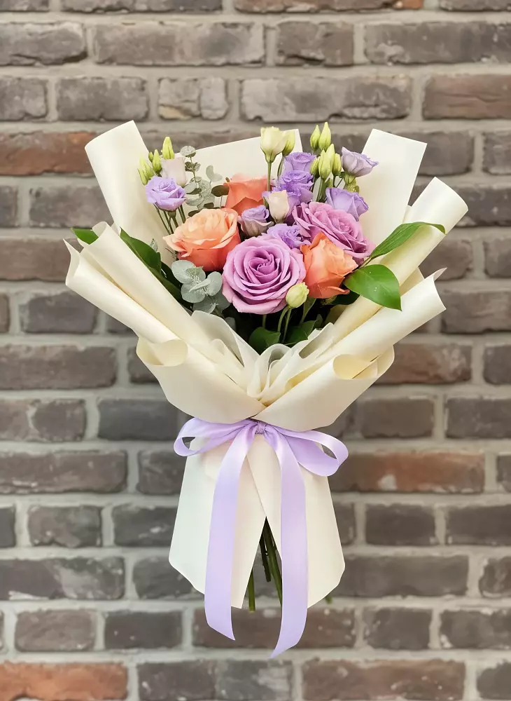 Букет цветов из: Лизиантусы и Розы в Рыболово