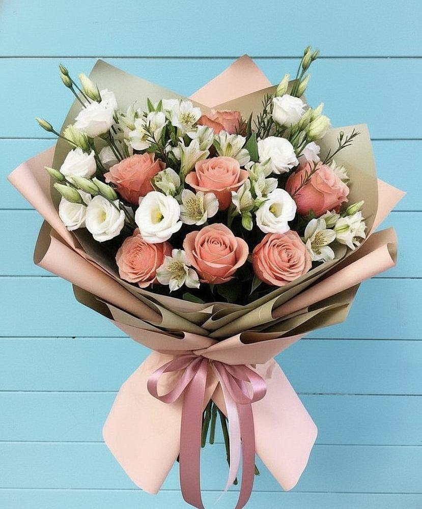 Букет цветов из: Розы, Альстромерии и Лизиантусы в Рыболово