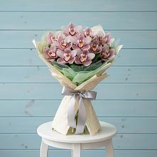 Букет цветов из:  Орхидеи и Розы в Рыболово