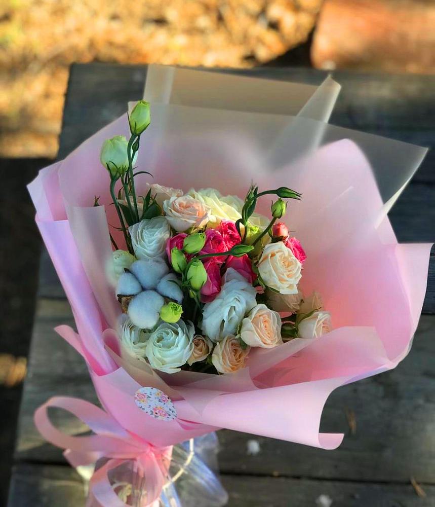 Букет цветов из: Розы и Лизиантусы в Рыболово