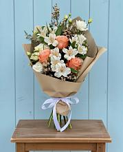 Букет цветов из:  Альстромерии, Лизиантусы, Розы и Хризантемы в Рыболово