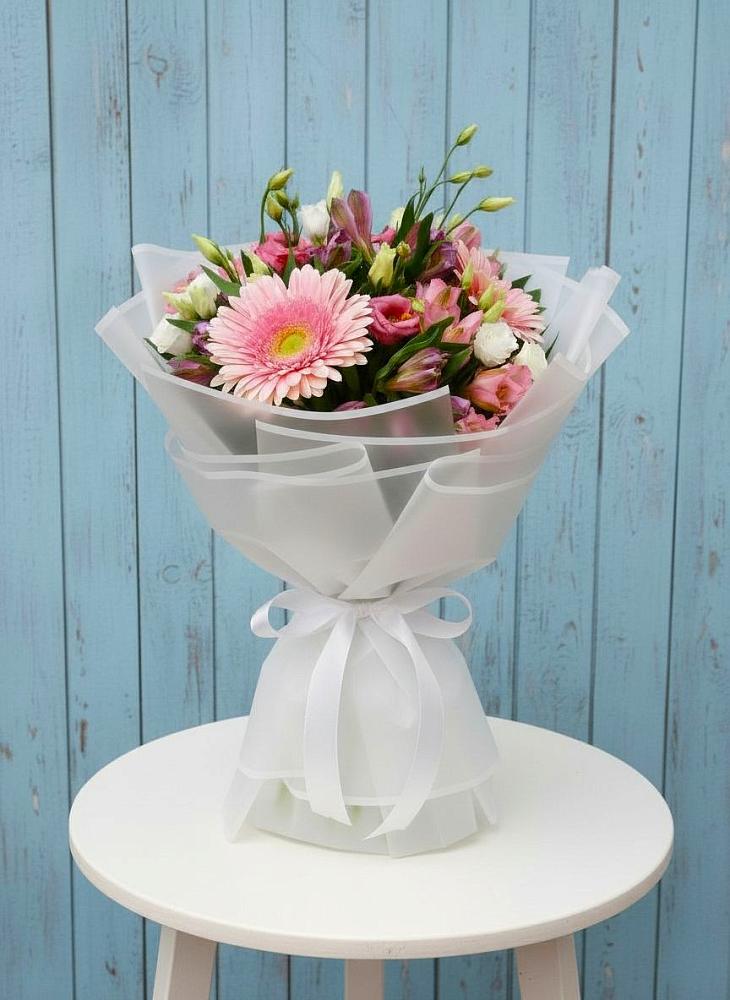 Букет цветов из: Герберы, Альстромерии и Лизиантусы в Рыболово