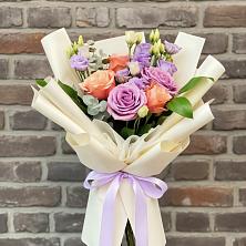 Букет цветов из:  Лизиантусы и Розы в Рыболово