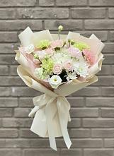 Букет цветов из:  Гвоздики, Розы, Лизиантусы и Хризантемы в Рыболово