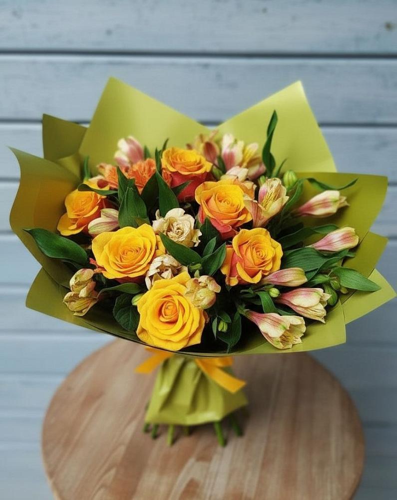 Букет цветов из: Альстромерии и Розы в Рыболово