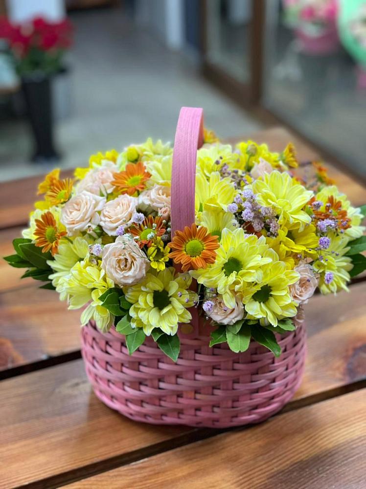 Цветочная композиция из Хризантемы и Розы в корзине в Рыболово