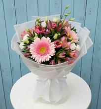 Букет цветов из:  Герберы, Альстромерии и Лизиантусы в Рыболово