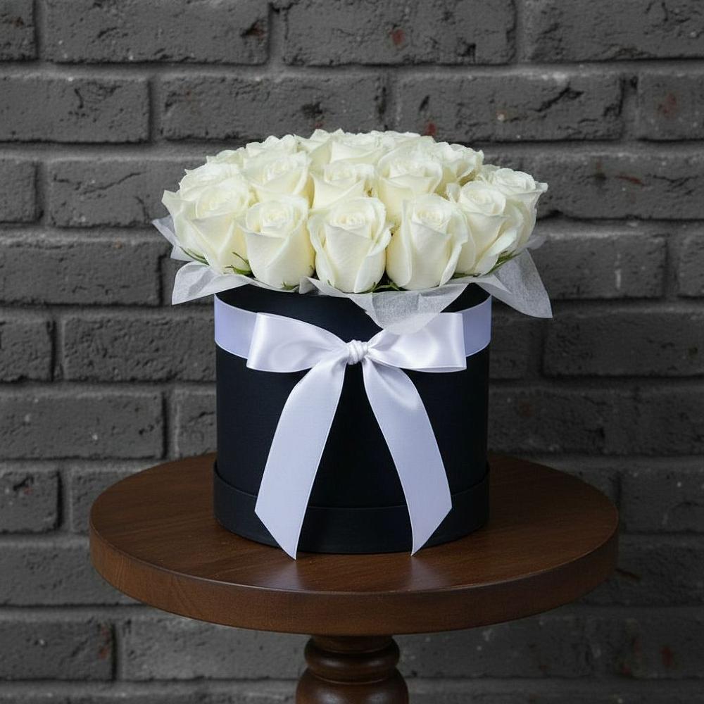 Цветочная композиция из Розы в шляпной коробке в Рыболово