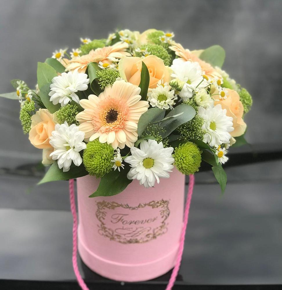 Цветочная композиция из Розы, Герберы и Хризантемы в шляпной коробке в Рыболово