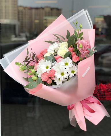 Букет цветов из: Розы, Лизиантусы и Хризантемы в Рыболово