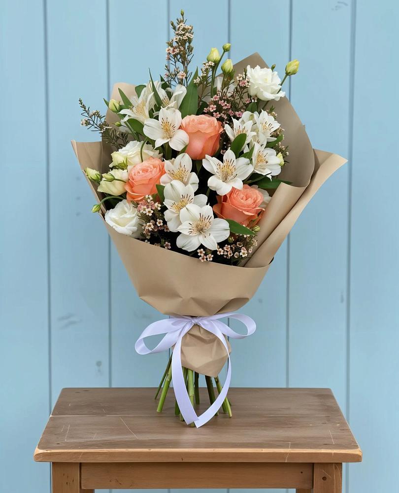 Букет цветов из: Альстромерии, Лизиантусы, Розы и Хризантемы в Рыболово