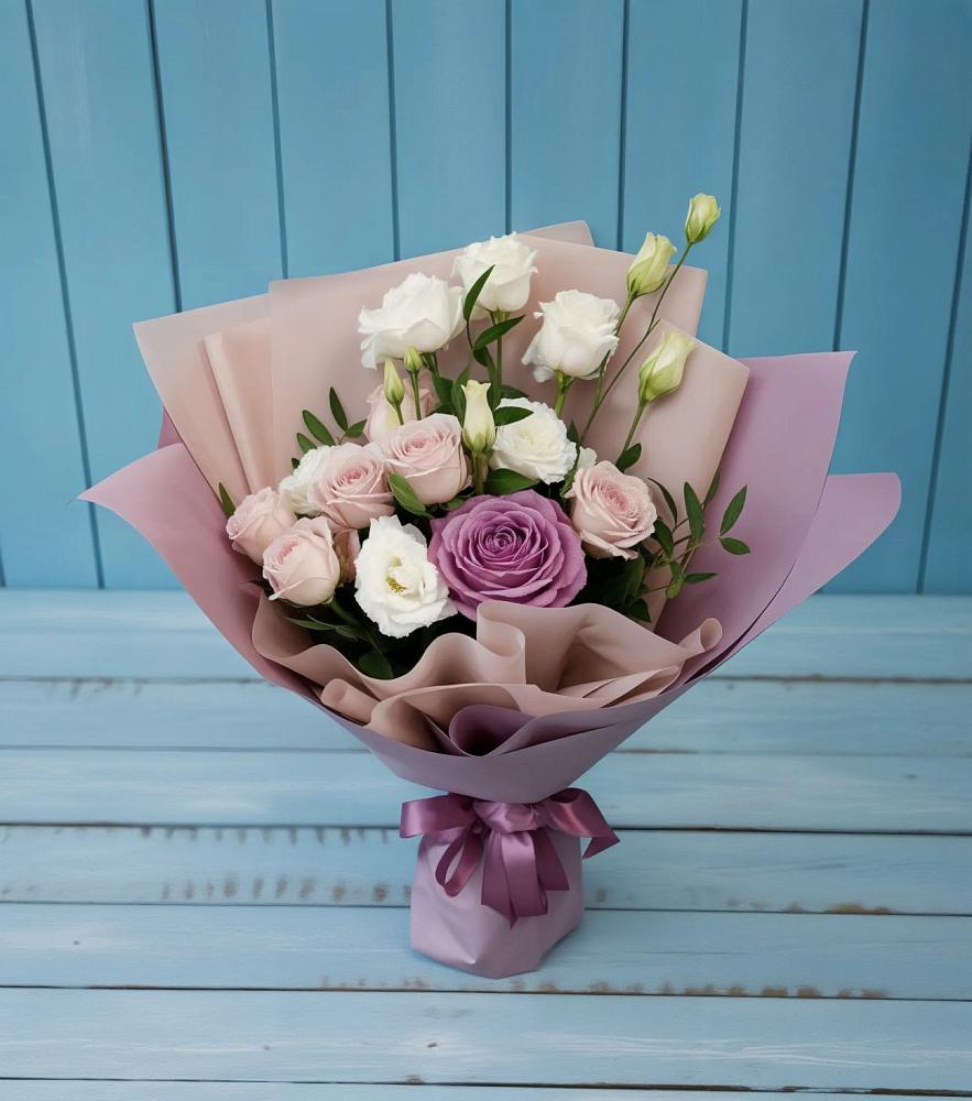 Букет цветов из: Розы и Лизиантусы в Рыболово